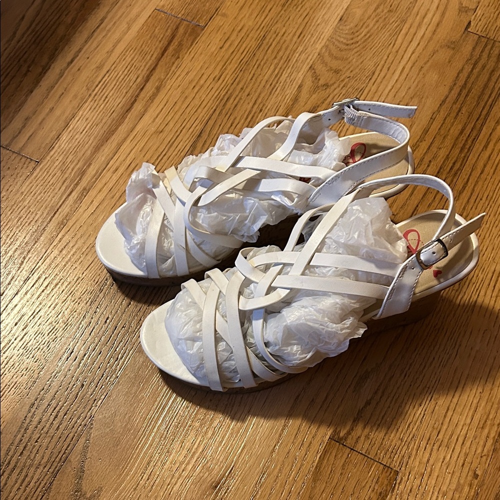 Women’s sandals/dress shoes